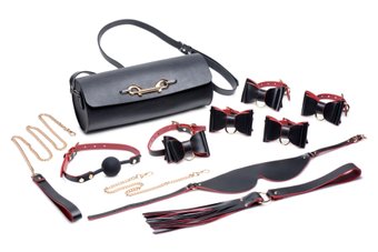 Набор БДСМ с дорожной сумкой Master Series: Bow — Luxury BDSM Set With Travel Bag, 11 предметов